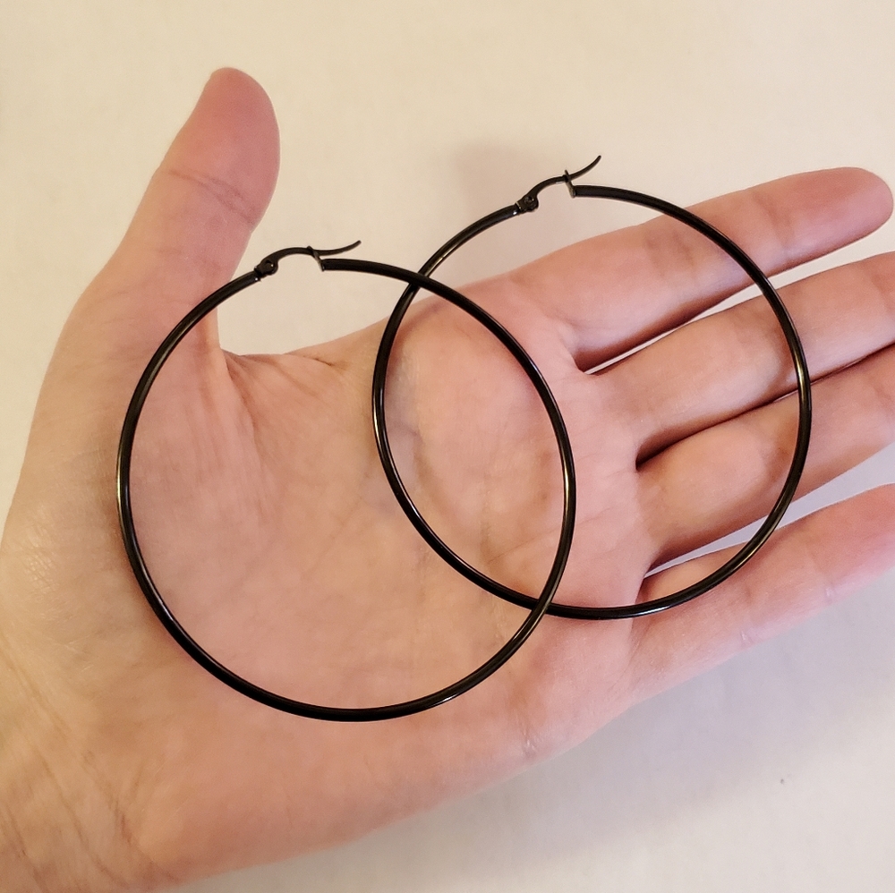 NWOT 70mm Black Hoops